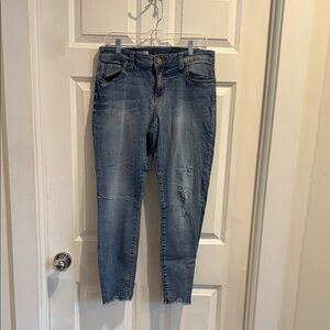 Kut from the Kloth Light Blue Cropped/Frayed Hem Jeans